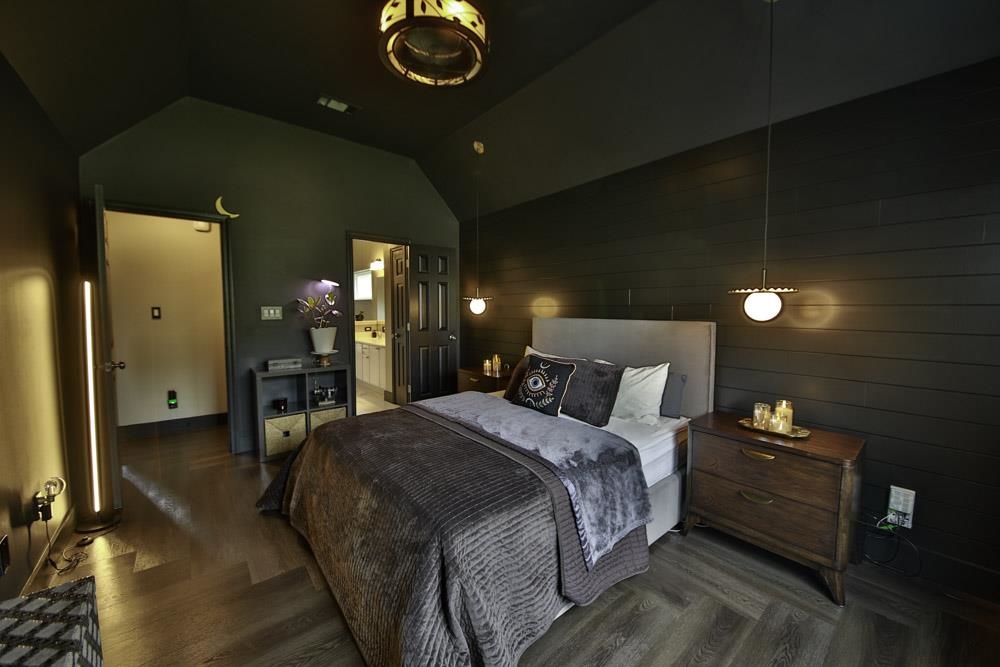 4736 Ridge Walk Lane Memphis, TN 38125 - Photo 15 of 23 Bedroom with lofted ceiling and ensuite bath