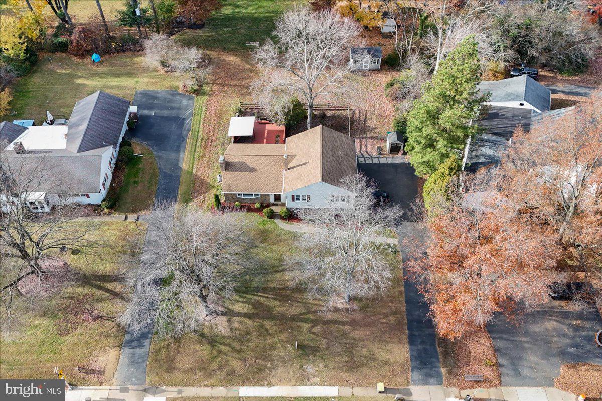1909 Foulk Road Wilmington, DE 19810 - Photo 27 of 31 a backyard of a house with lots of green space