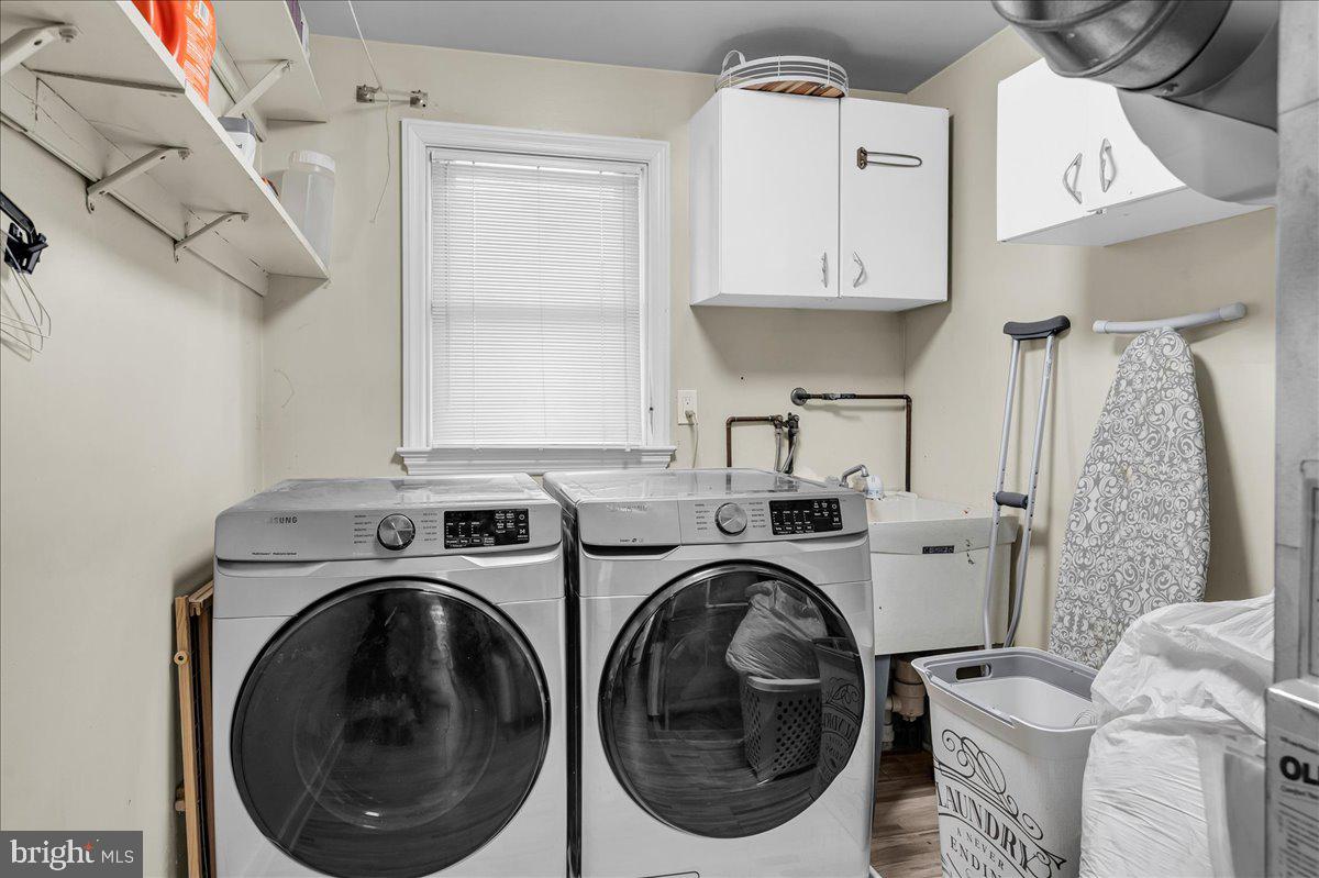 1909 Foulk Road Wilmington, DE 19810 - Photo 6 of 31 a utility room with dryer and washer