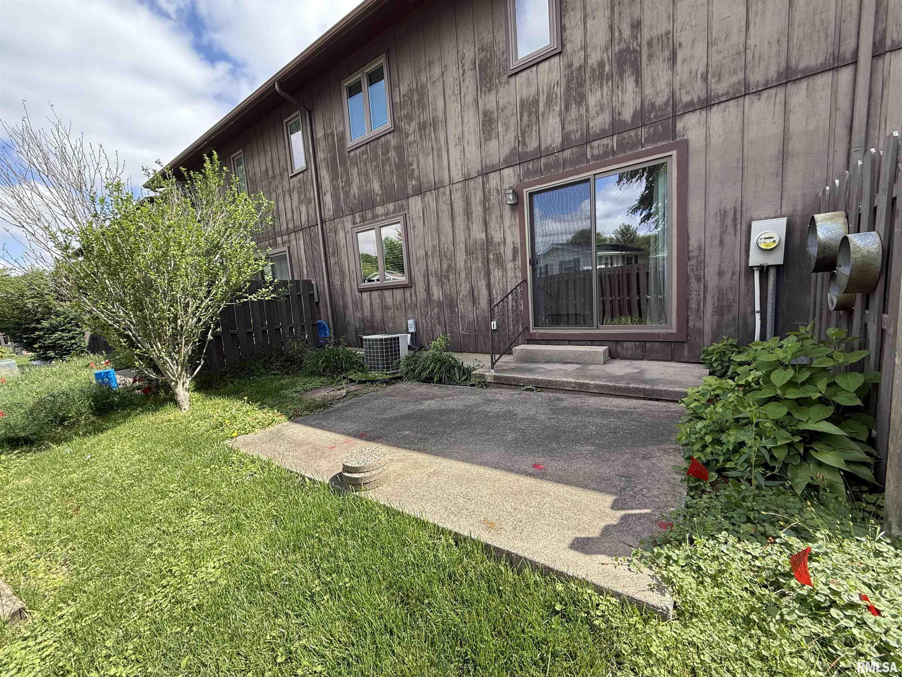 3 Cedar Drive Macomb, IL 61455 - Photo 2 of 24