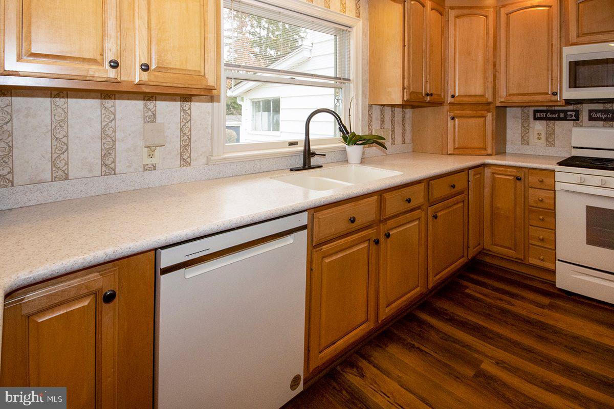 339 Central Avenue Hammonton, NJ 08037 - Photo 5 of 56 Kitchen: Corian Countertops