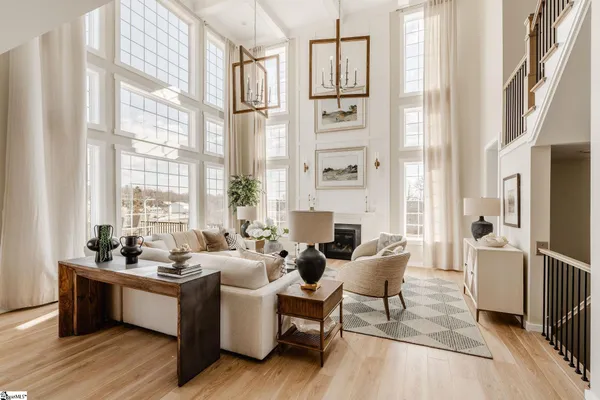 $899,900 | 40 Nivie Lane, Simpsonville, SC 29681