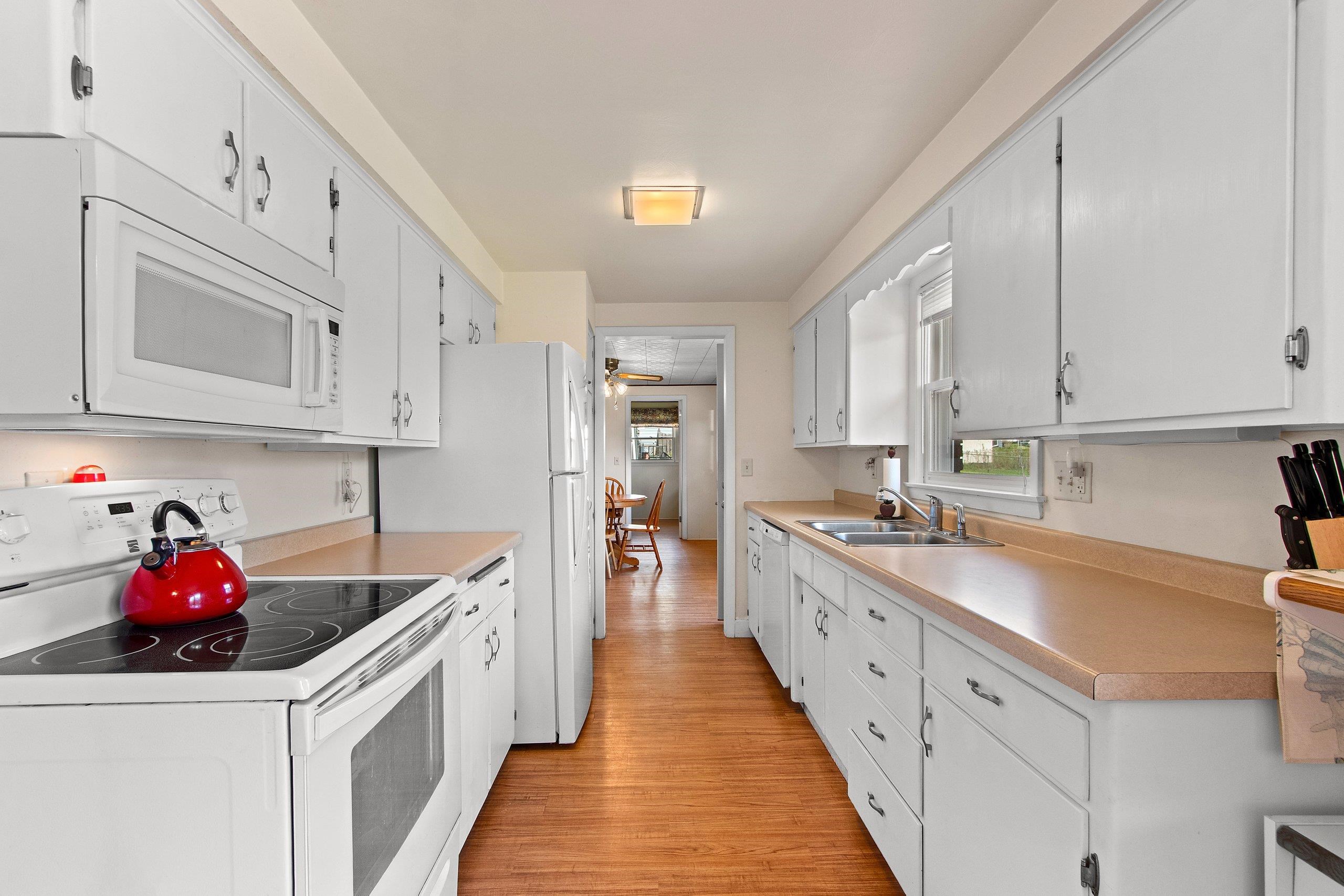914 Rasmussen Place Green Bay, WI 54304 - Photo 13 of 43
