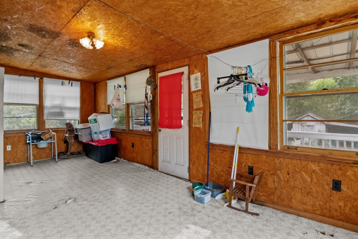 1530 Herman Adams Road Cumberland City, TN 37050 - Photo 11 of 32 Gallery Image 11