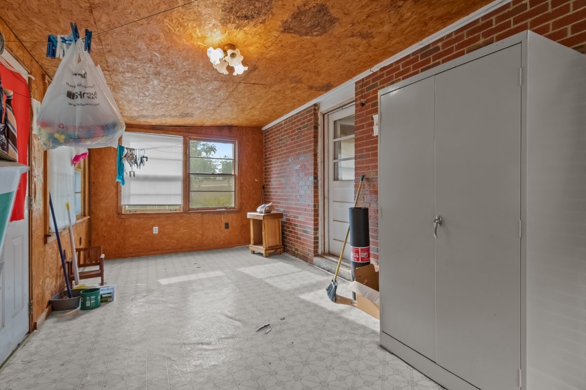 1530 Herman Adams Road Cumberland City, TN 37050 - Photo 10 of 32 Gallery Image 10