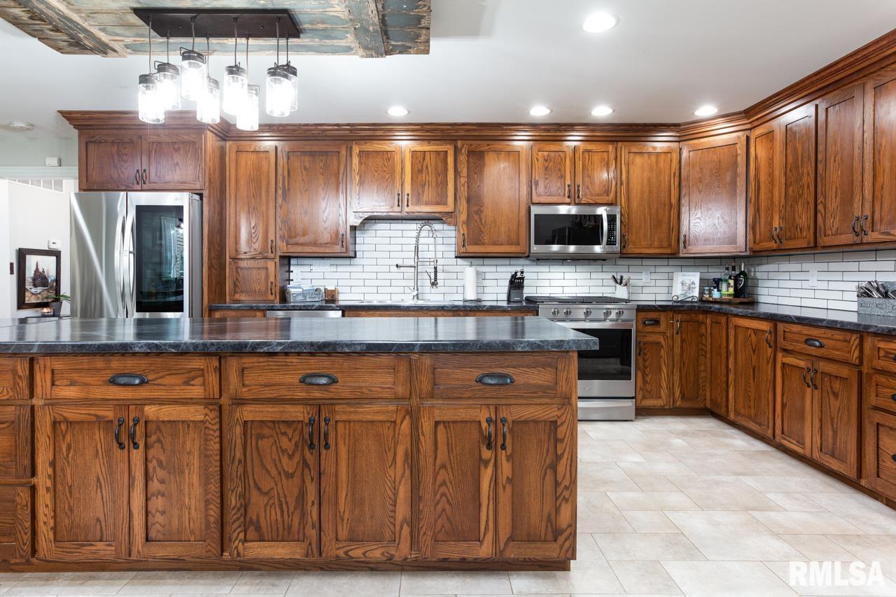 1823-800 E Road Wyoming, IL 61491 - Photo 12 of 57 Gallery Image 12