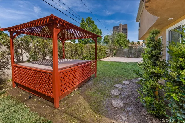 $7,900 | 5217 Etiwanda Avenue, Tarzana, CA 91356