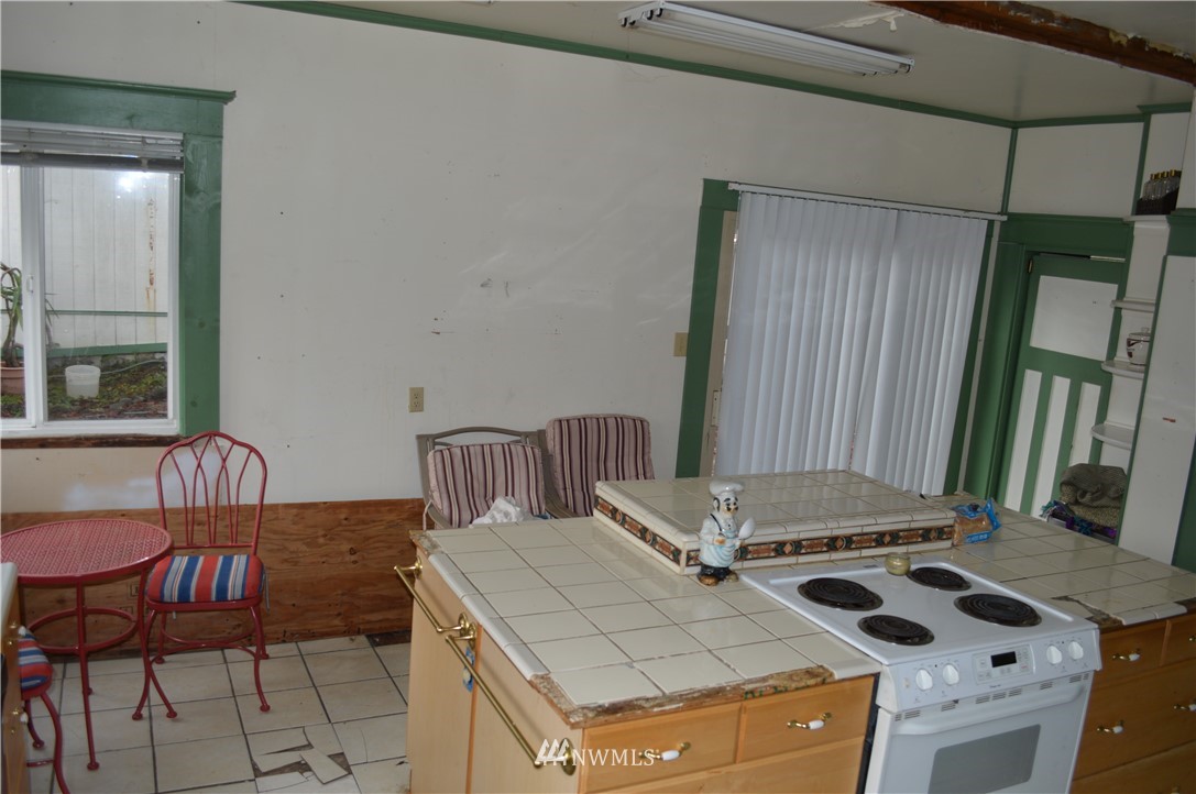 858 Fowler Street Raymond, WA 98577 - Photo 7 of 20 Gallery Image 7