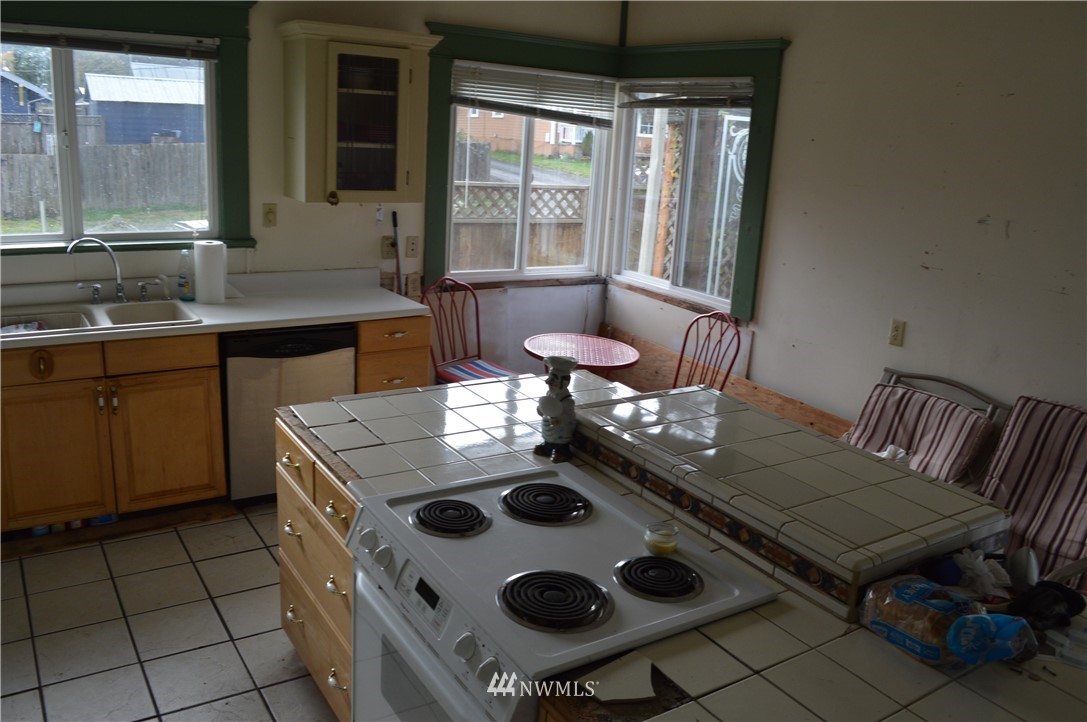 858 Fowler Street Raymond, WA 98577 - Photo 8 of 20 Gallery Image 8
