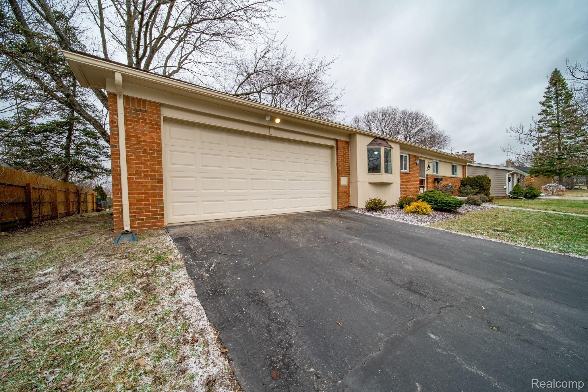 431 Red Oak Lane Rochester, MI 48307 - Photo 2 of 63 Gallery Image 2