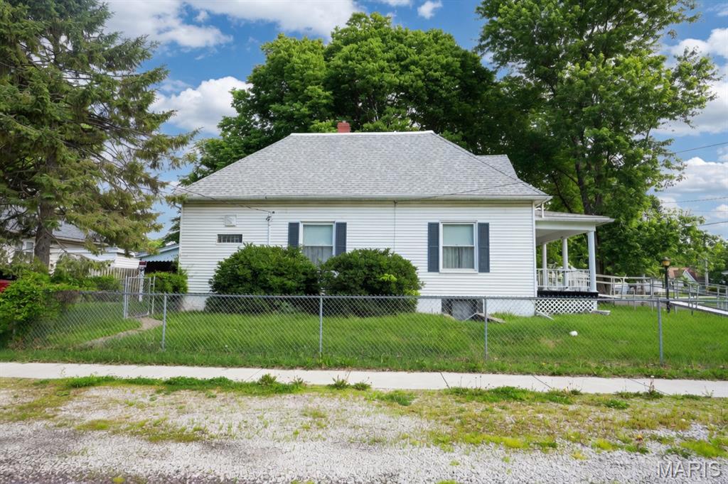 903 North Harrison Street Litchfield, IL 62056 - Photo 5 of 13
