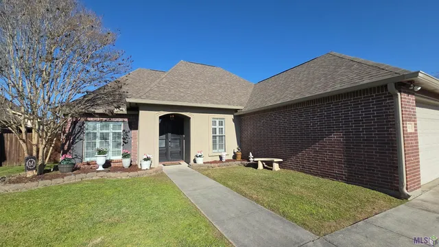 $315,000 | 11485 Meadow View Drive, Denham Springs, LA 70726