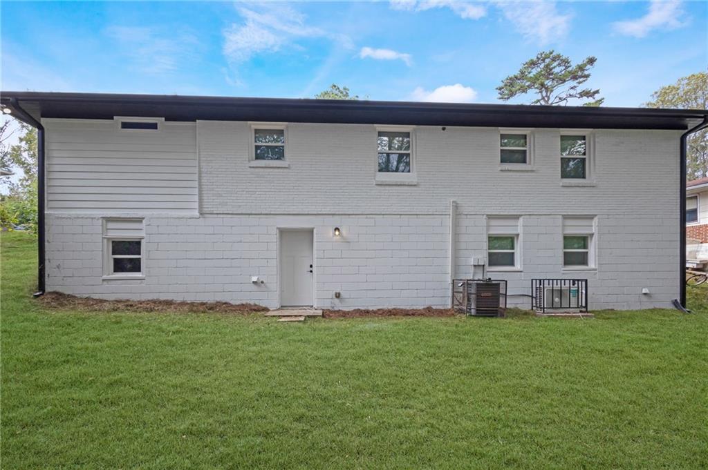 3268 Robin Road Decatur, GA 30032 - Photo 4 of 55