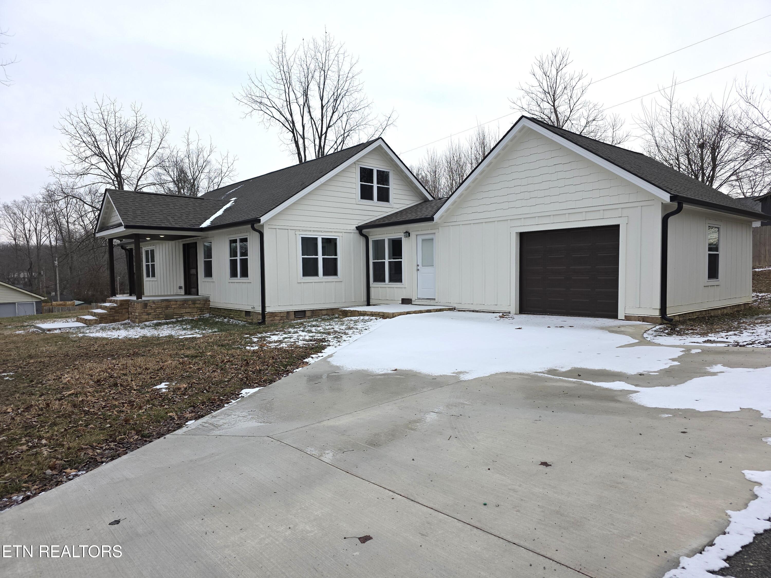 216 Lafayette Street Oneida, TN 37841 - Photo 12 of 33 20260205_150215