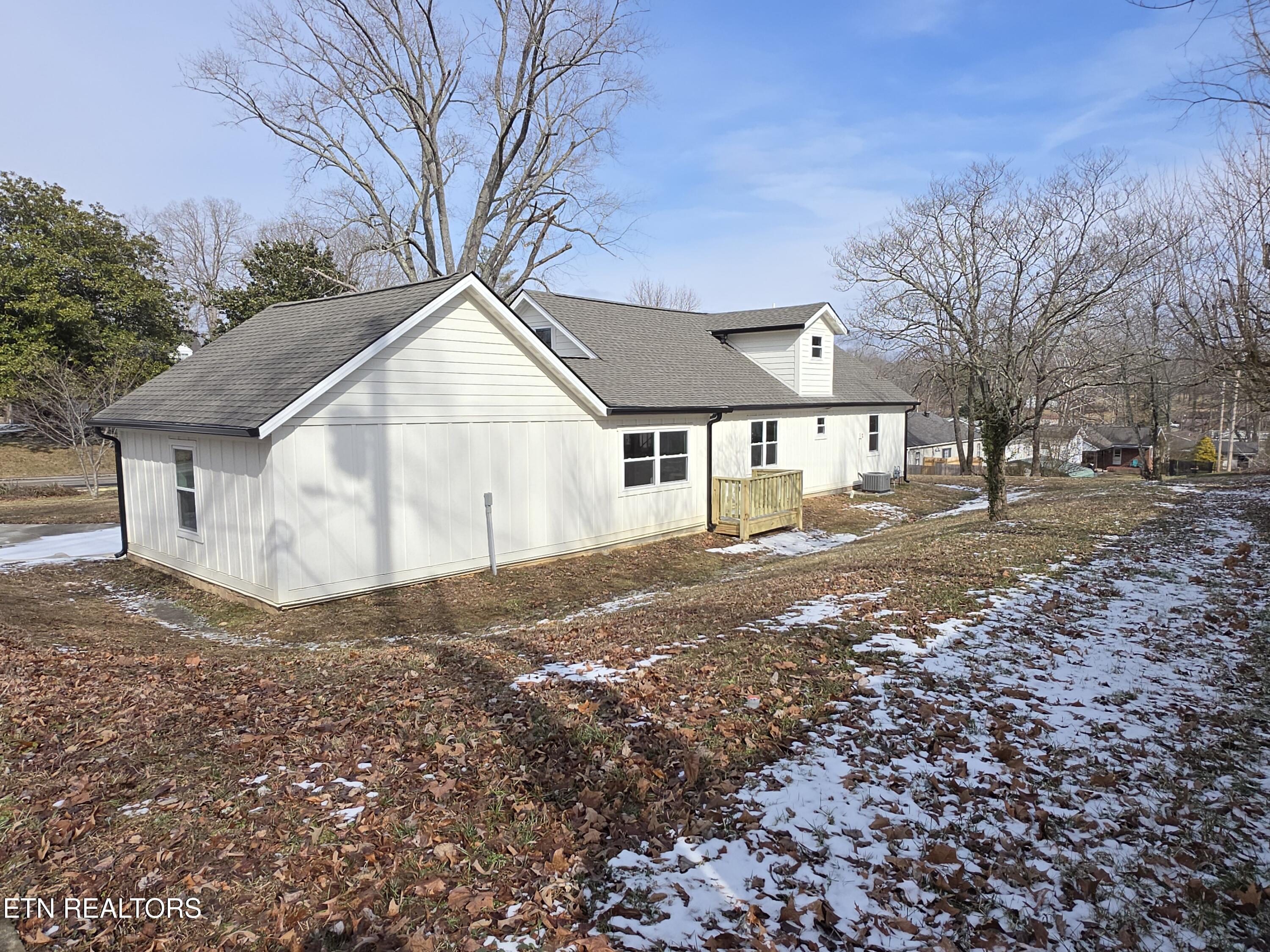 216 Lafayette Street Oneida, TN 37841 - Photo 13 of 43 20260205_142004