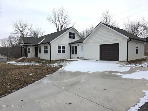 $460,000 | 216 Lafayette Street, Oneida, TN 37841