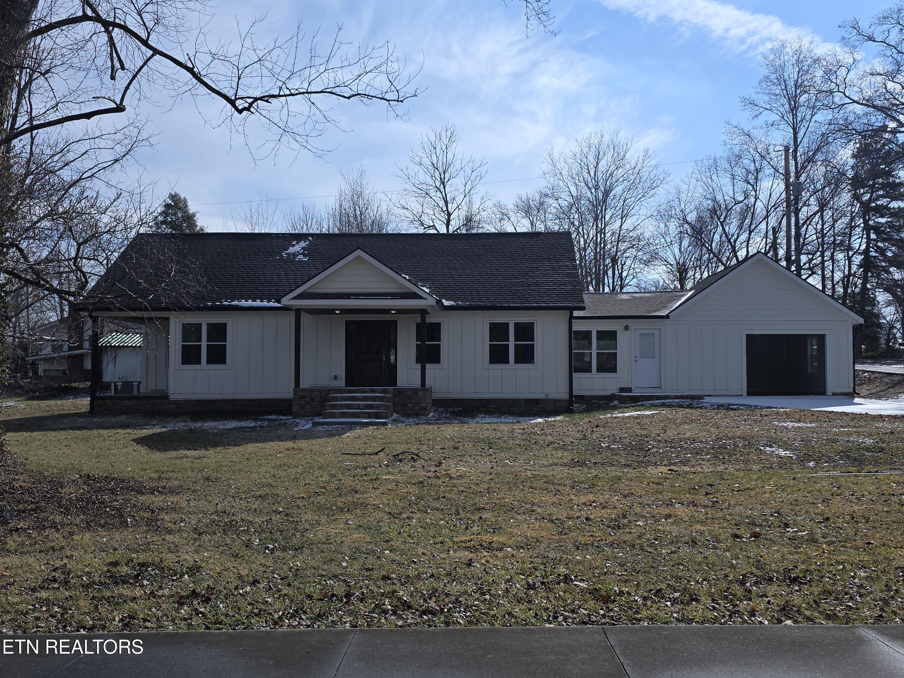 216 Lafayette Street Oneida, TN 37841 - Photo 2 of 33 20260205_141125