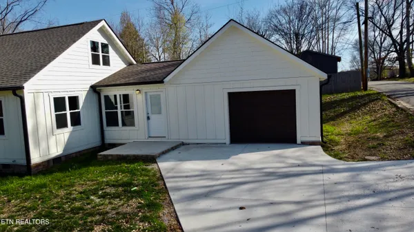 $460,000 | 216 Lafayette Street, Oneida, TN 37841