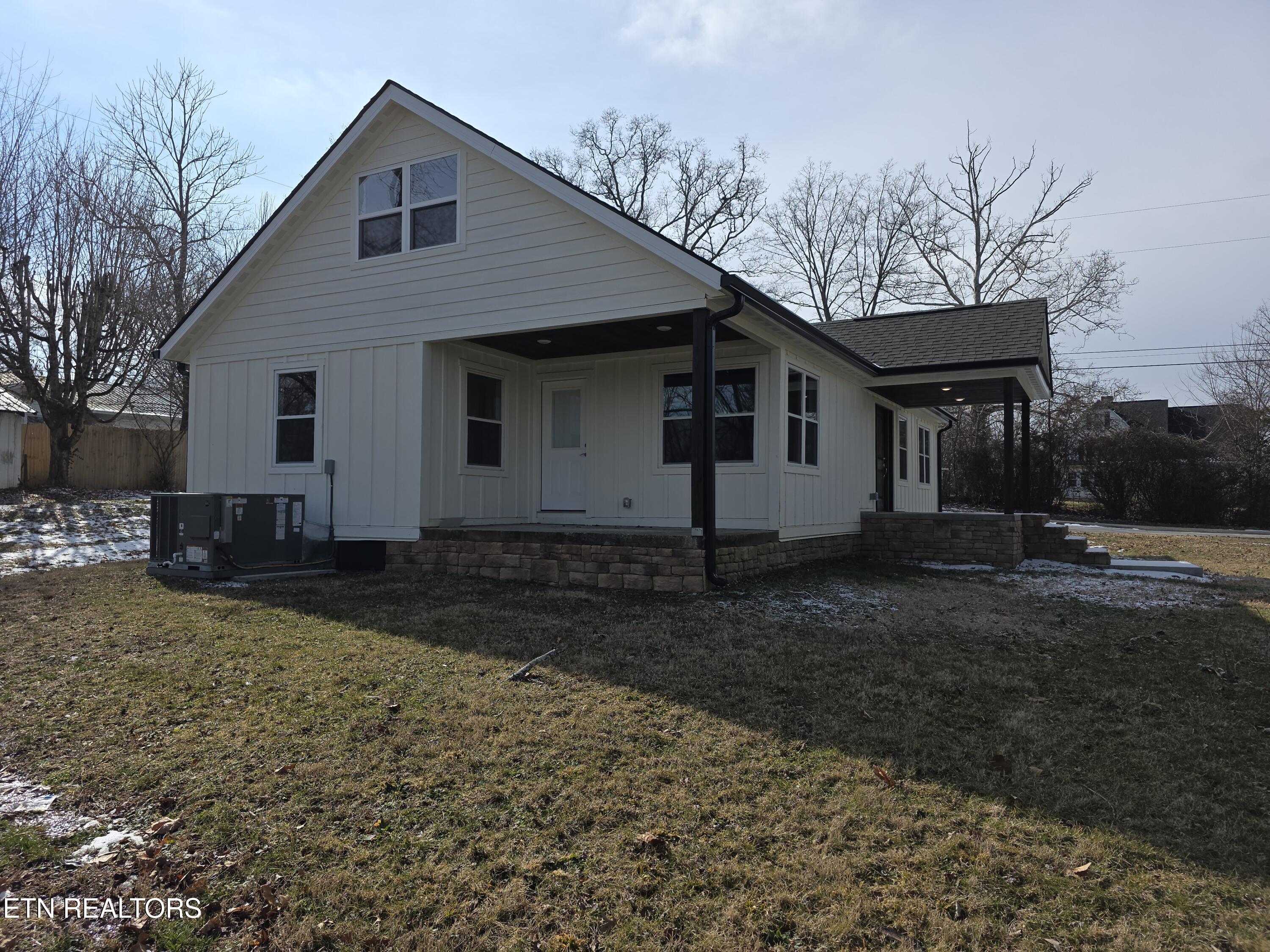 216 Lafayette Street Oneida, TN 37841 - Photo 5 of 33 20260205_141415