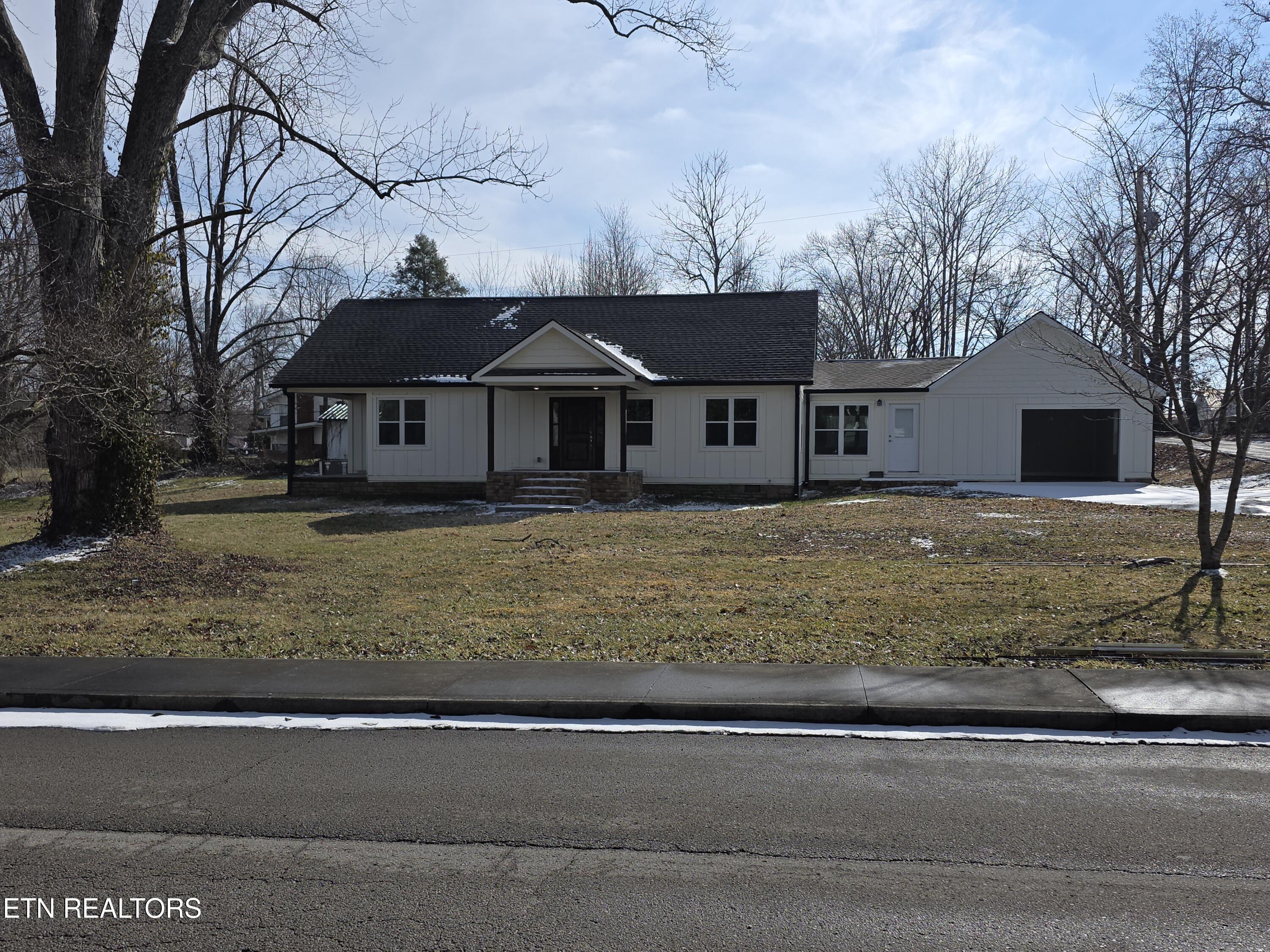 216 Lafayette Street Oneida, TN 37841 - Photo 7 of 43 20260205_141043