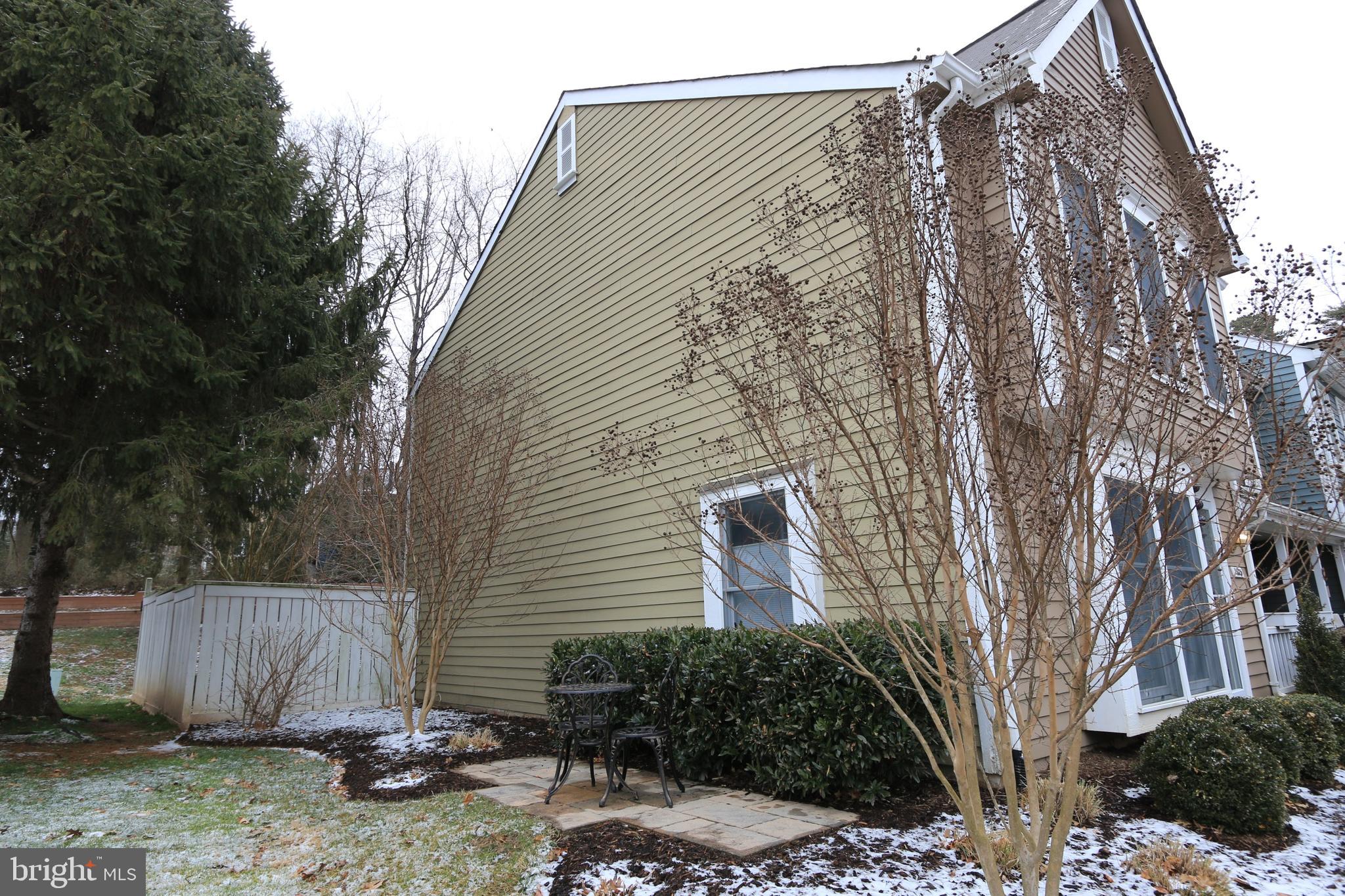 1535 Poplar Grove Drive Reston, VA 20194 - Photo 23 of 30 Side Yard with patio