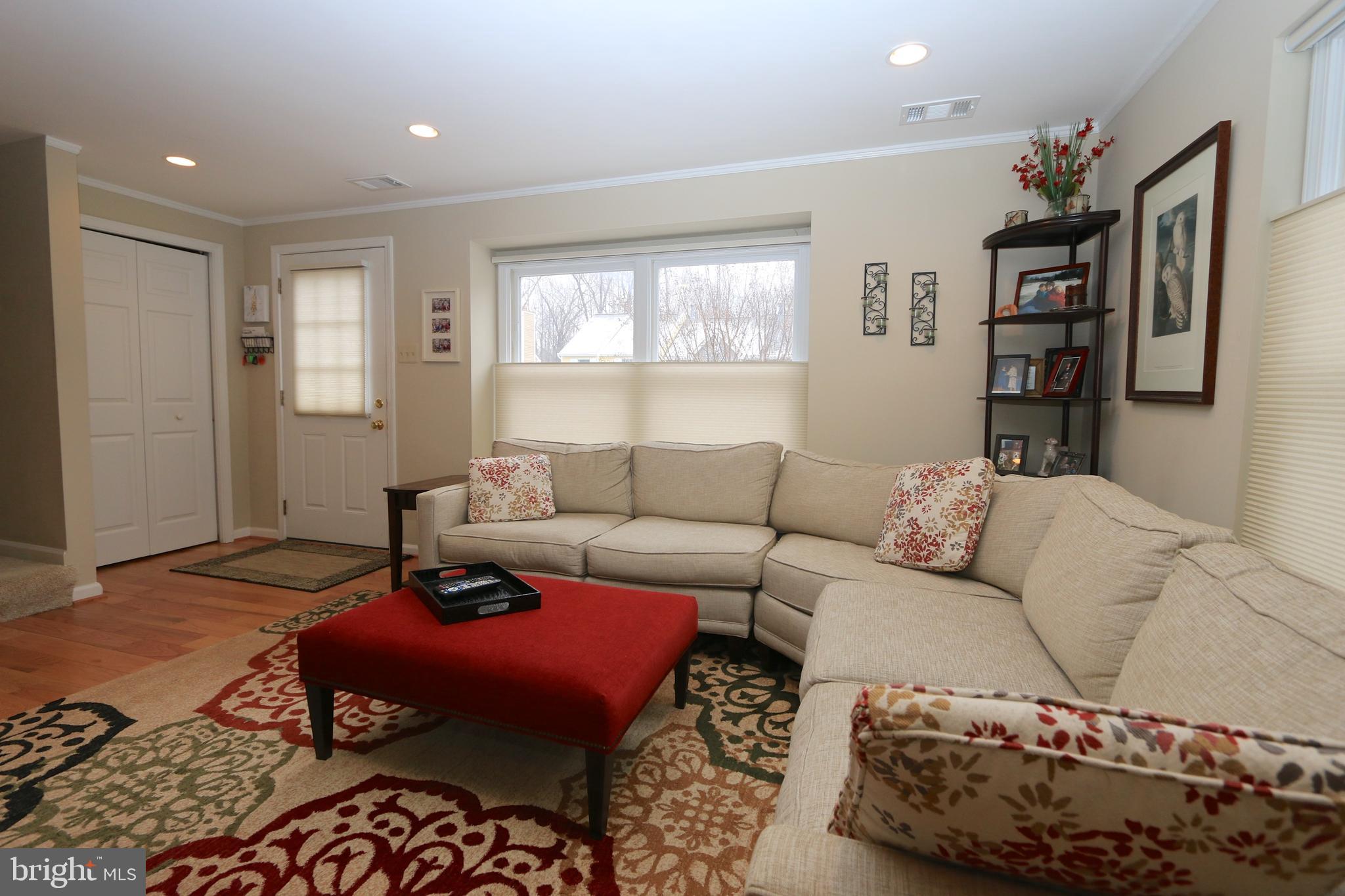 1535 Poplar Grove Drive Reston, VA 20194 - Photo 4 of 30 Living Room with large Box Bay