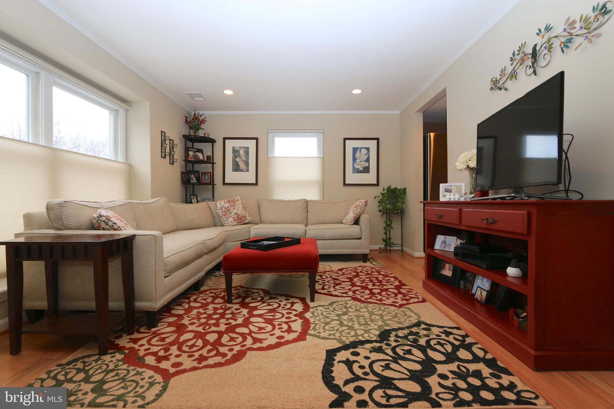 1535 Poplar Grove Drive Reston, VA 20194 - Photo 5 of 30 Living Room