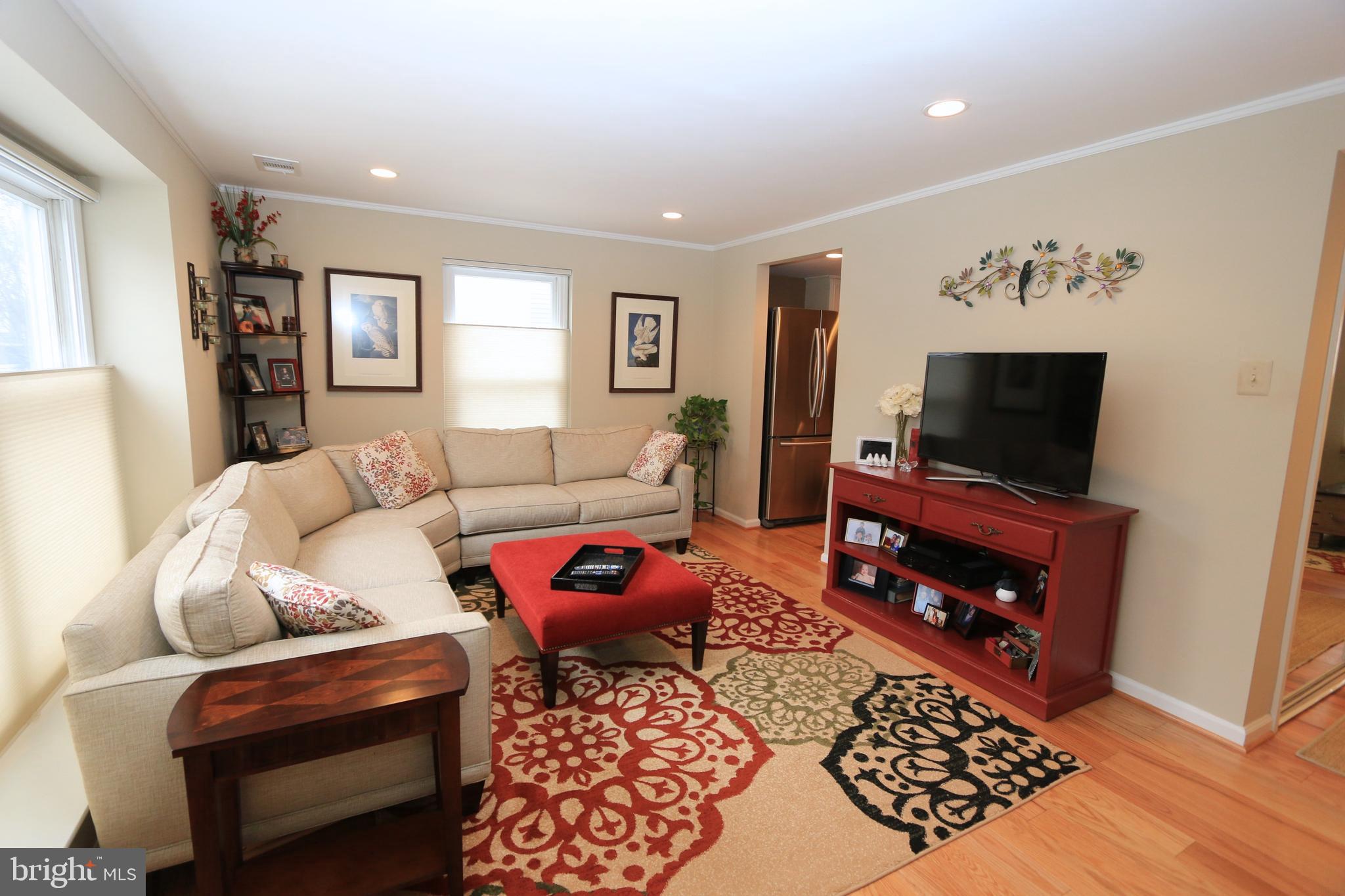 1535 Poplar Grove Drive Reston, VA 20194 - Photo 6 of 30 Living Room