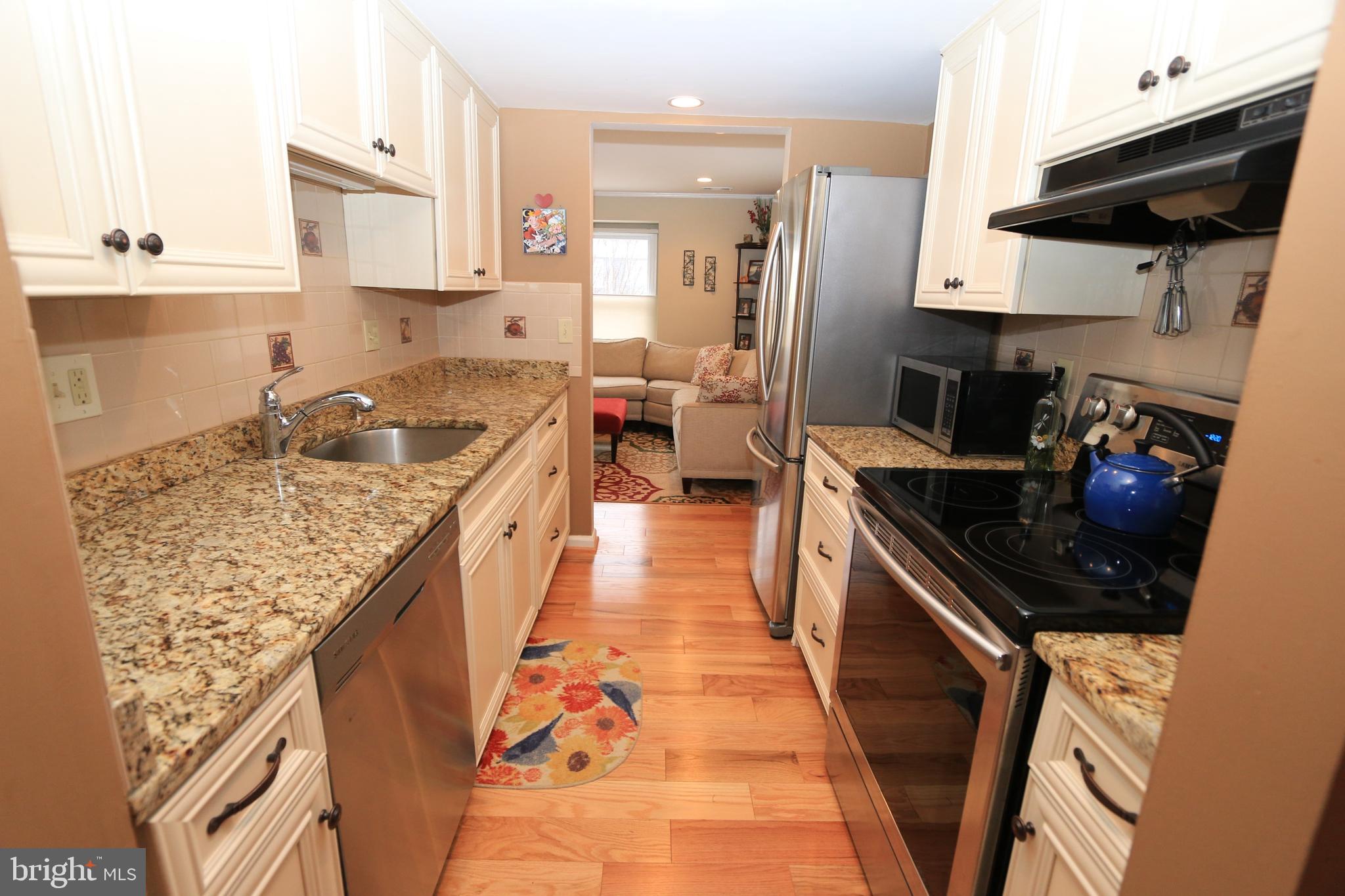 1535 Poplar Grove Drive Reston, VA 20194 - Photo 9 of 30 Kitchen