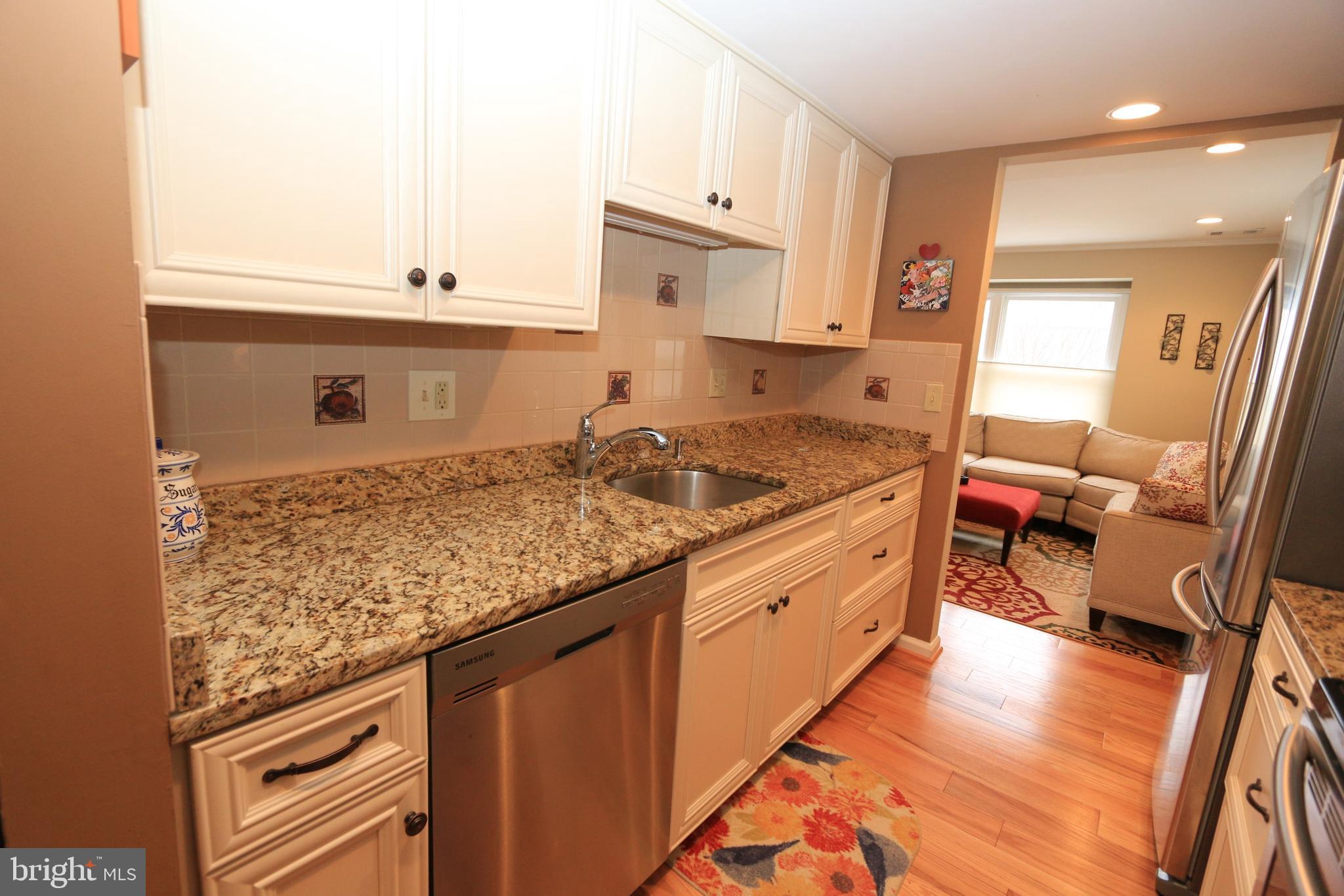 1535 Poplar Grove Drive Reston, VA 20194 - Photo 10 of 30 Granite tops and upgraded cabinets