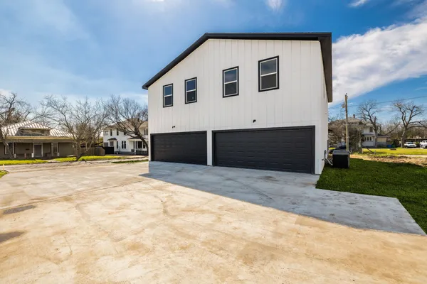 $2,250 | 600 Kimbro Street, Unit B, Taylor, TX 76574