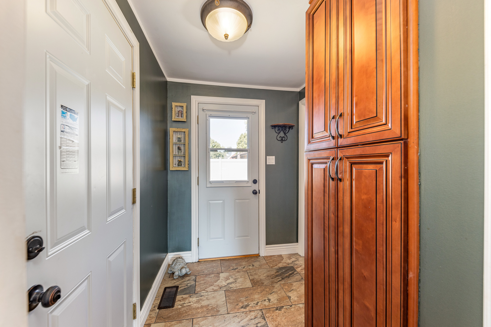 9236 Pembroke Lane Bridgeview, IL 60455 - Photo 18 of 40 a view of a hallway with windows and wardrobe