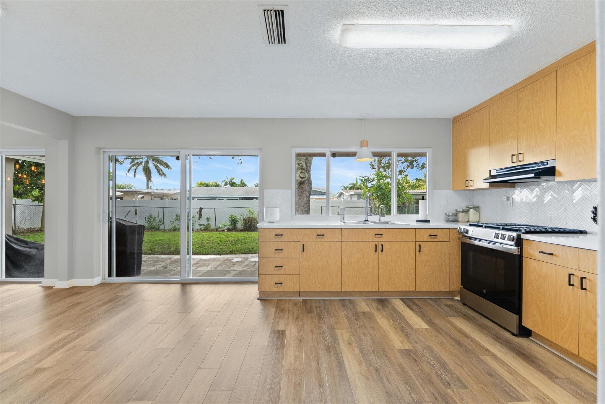 6744 Southwest 34th Court Miramar, FL 33023 - Photo 11 of 36 11-11