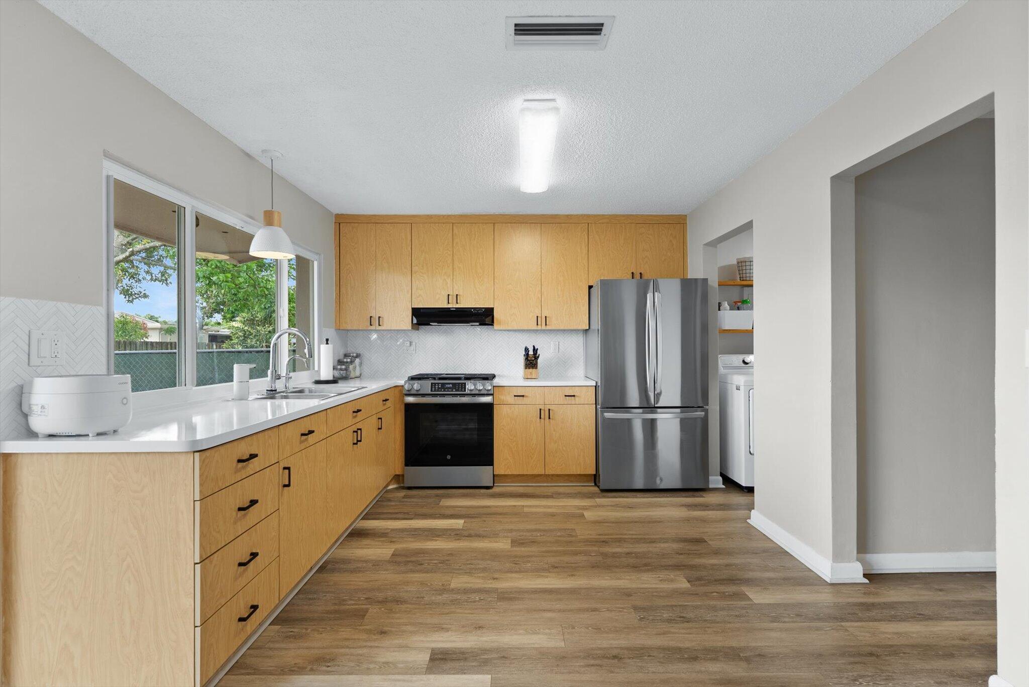 6744 Southwest 34th Court Miramar, FL 33023 - Photo 12 of 36 12-12