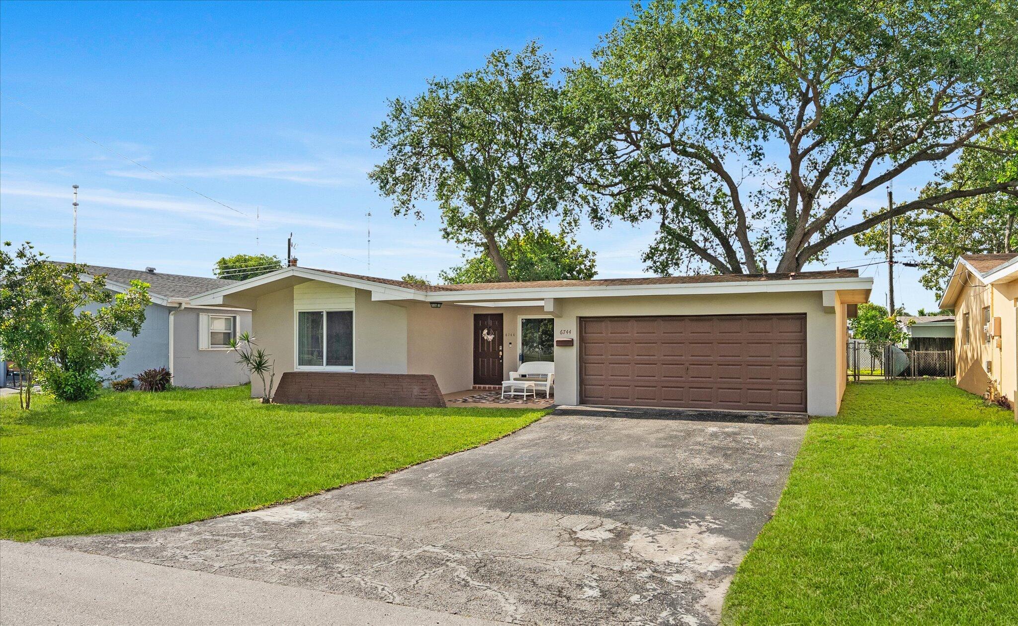 6744 Southwest 34th Court Miramar, FL 33023 - Photo 3 of 36 02-2