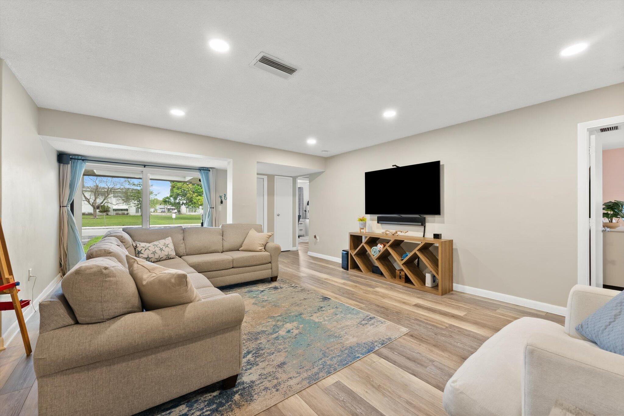 6744 Southwest 34th Court Miramar, FL 33023 - Photo 7 of 36 07-7