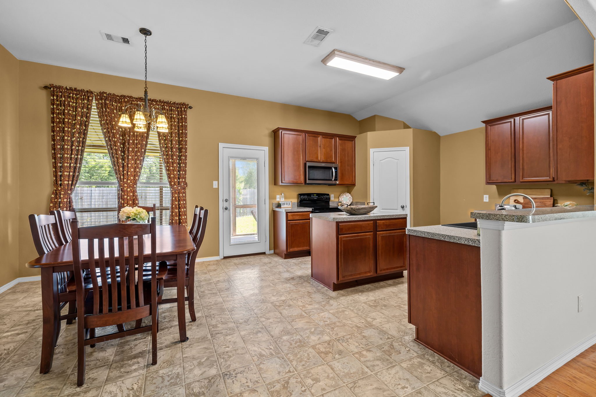 445 Decoster Boulevard Alvin, TX 77511 - Photo 11 of 32 Eat in kitchen with room for an 8 person dining table
