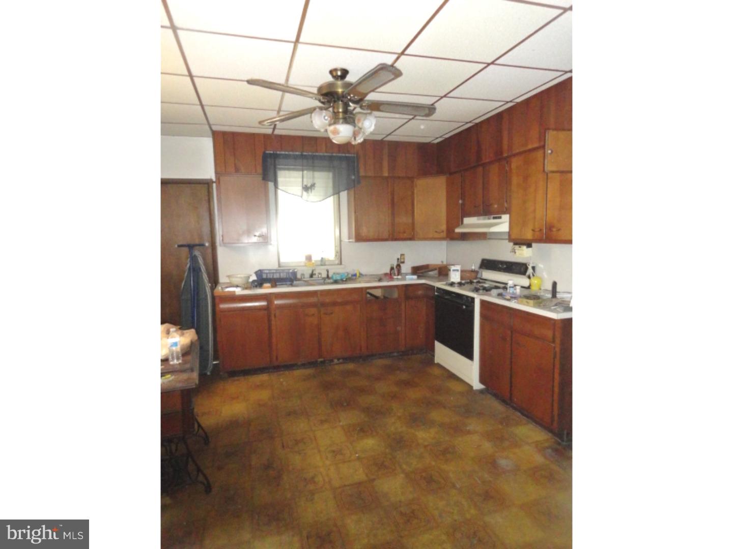 4058 Ridge Avenue Philadelphia, PA 19129 - Photo 4 of 13 Kitchen