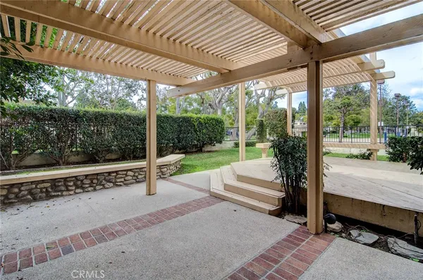 a view of a house with backyard and porch