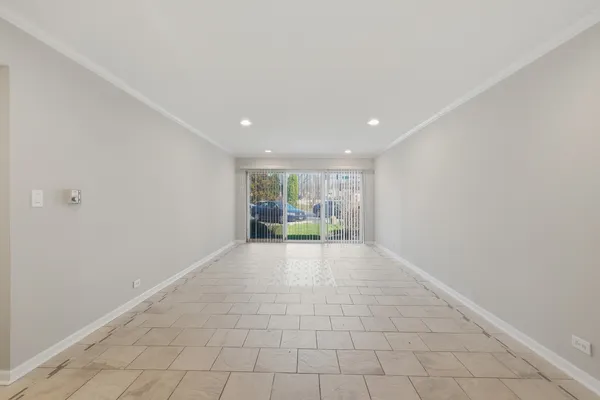 $219,900 | 5001 Carriageway Drive, Unit 116, Rolling Meadows, IL 60008