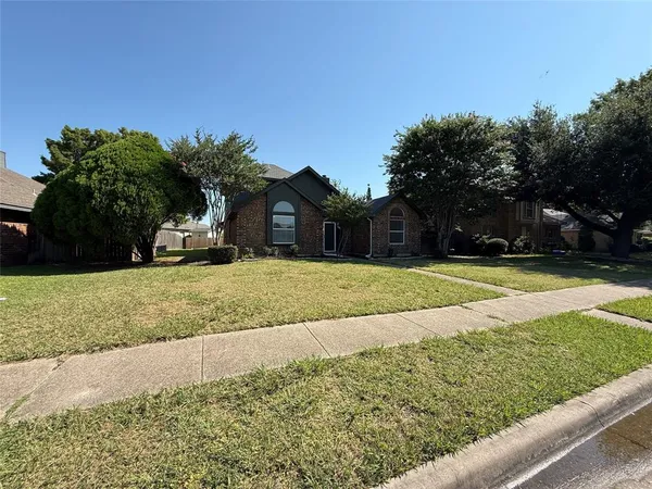 $2,200 | 7913 Rice Drive, Rowlett, TX 75088