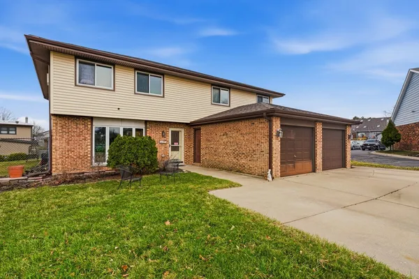 $590,000 | 659 Terry Court, Roselle, IL 60172