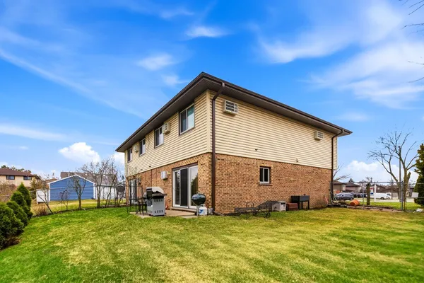 $590,000 | 659 Terry Court, Roselle, IL 60172