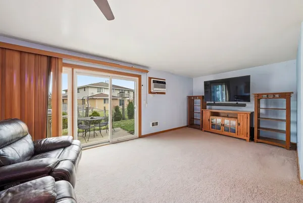 $590,000 | 659 Terry Court, Roselle, IL 60172