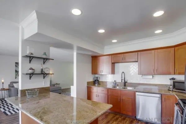 $6,000 | 2915 Lawrence Street, Unit 9, San Diego, CA 92106