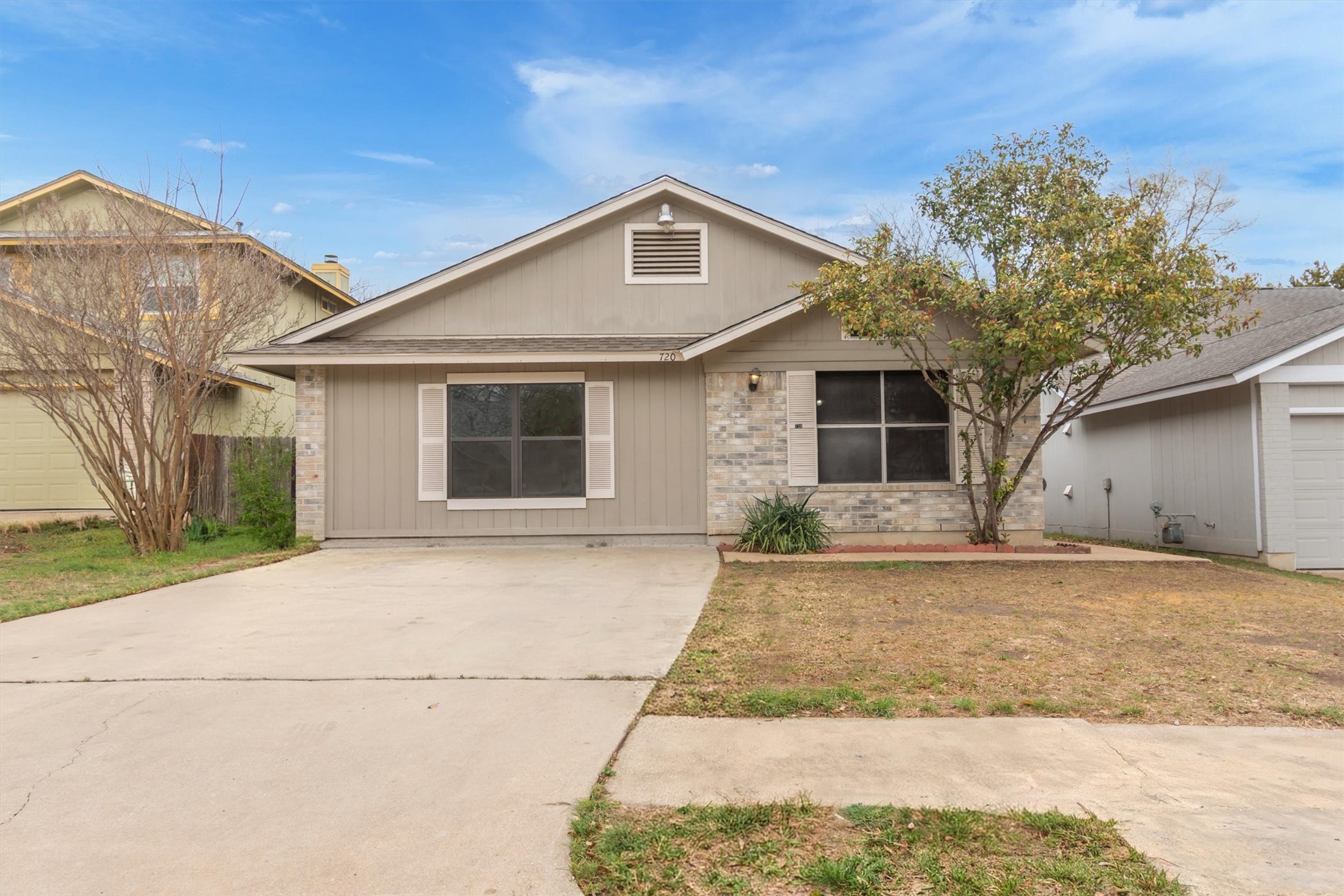 720 Decker Prairie Drive Austin, TX 78748 - Photo 2 of 21 View of front facade featuring concrete driveway
