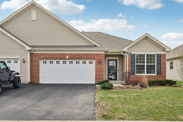 $325,000 | 8122 Arlington Lane, Joliet, IL 60431