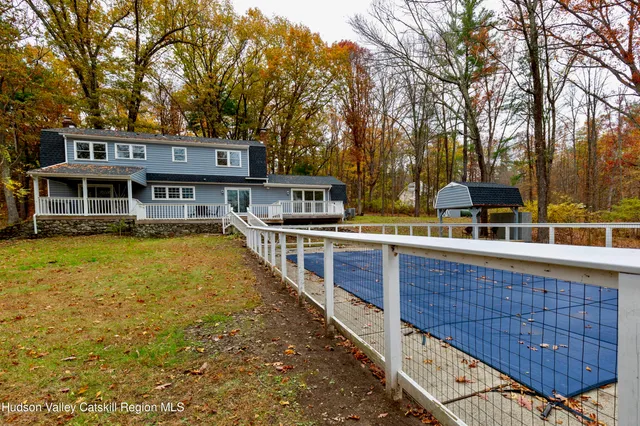 a view of a tennis court