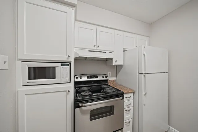 $1,200 | 845 Augusta Drive, Unit 48, Houston, TX 77057