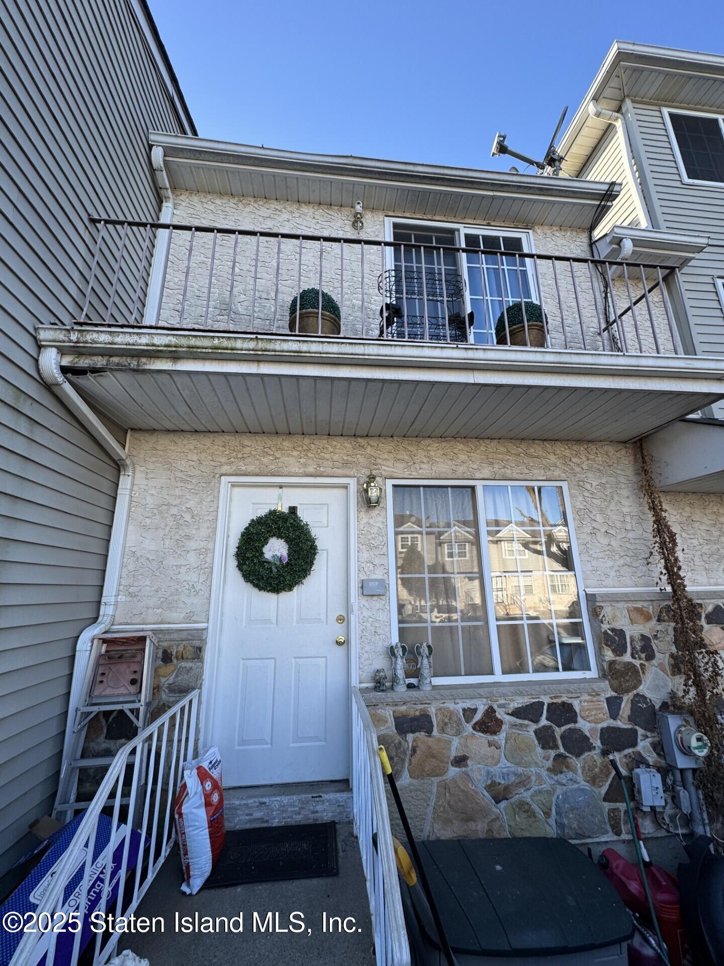 48 Studio Lane Staten Island, NY 10304 - Photo 2 of 4 thumbnail_IMG_0351